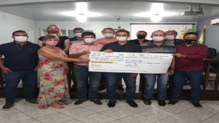 Câmara Municipal devolve R$ 742.500,00 ao Prefeito Municpal Douglas Davi Cruz. Câmara Municipal devolve R$ 742.500,00 ao Prefeito Municpal Douglas Davi Cruz.