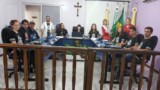 Alunos do 03º ano do Colégio Estadual Dr. Claudino dos Santos, realizam visita na 17ª Sessão Ordinária da Câmara Municipal. 