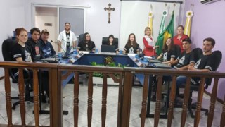 Alunos do 03º ano do Colégio Estadual Dr. Claudino dos Santos, realizam visita na 17ª Sessão Ordinária da Câmara Municipal. Alunos do 03º ano do Colégio Estadual Dr. Claudino dos Santos, realizam visita na 17ª Sessão Ordinária da Câmara Municipal.