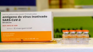 Vacina contra a Covid-19 já está no Paraná Vacina contra a Covid-19 já está no Paraná