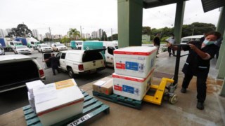 Sesa distribui 71 mil vacinas contra a covid às regionais Sesa distribui 71 mil vacinas contra a covid às regionais