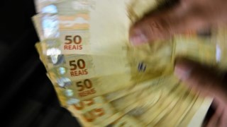 Salário mínimo de R$ 1.320 entra em vigor nesta segunda; é o 2° reajuste no ano Salário mínimo de R$ 1.320 entra em vigor nesta segunda; é o 2° reajuste no ano