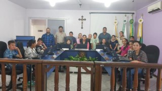 Câmara Municipal recebe visita de alunos da Escola Municipal Roberto Heck, da localidade de Lustosa Capivara. Câmara Municipal recebe visita de alunos da Escola Municipal Roberto Heck, da localidade de Lustosa Capivara.