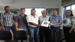 Representantes dos poderes Legislativo e Executivo, participam de reunião para discutir melhorias no abastecimento de água e esgoto em Ipiranga. Representantes dos poderes Legislativo e Executivo, participam de reunião para discutir melhorias no abastecimento de água e esgoto em Ipiranga.