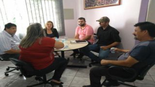 Reunião é realizada nas dependências da Câmara Municipal, para discussão sobre cães e gatos de rua. Reunião é realizada nas dependências da Câmara Municipal, para discussão sobre cães e gatos de rua.