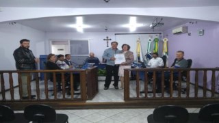 Câmara Municipal promove homenagem e entrega de Moção de Aplausos e Congratulações a Senhora Iria Costa. Câmara Municipal promove homenagem e entrega de Moção de Aplausos e Congratulações a Senhora Iria Costa.