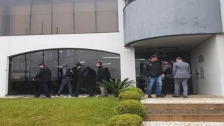 Suspeita de 'rachadinha' leva Polícia Civil a fazer buscas em gabinete e casa de vereador de Guarapuava