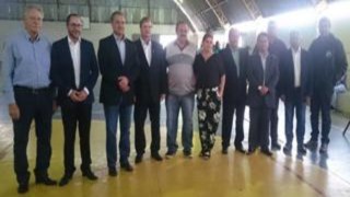 Vereadores Rondinelly dos Santos e João Mielke, juntamente com o Prefeito Municipal, Vice prefeito e o Deputado Estadual Plauto Miró Guimarães Filho, nas comemorações do aniversário de Ipiranga.