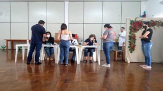 Com doses para população em geral, Paraná aplicou 56,7 mil vacinas no fim de semana Com doses para população em geral, Paraná aplicou 56,7 mil vacinas no fim de semana