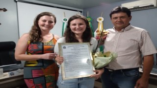 Estudante Ana Paula Kossoski é homenageada com Moção, na Câmara Municipal. Estudante Ana Paula Kossoski é homenageada com Moção, na Câmara Municipal.