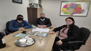Vereadores Meiriane Mendes Lepka Correia e Luiz Fernando Horst fazem visita ao Deputado Emerson Bacil. Vereadores Meiriane Mendes Lepka Correia e Luiz Fernando Horst fazem visita ao Deputado Emerson Bacil.