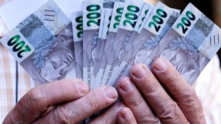 Paranaense fatura R$ 1 milhão em sorteio do Nota Paraná bem no dia do nascimento do filho Paranaense fatura R$ 1 milhão em sorteio do Nota Paraná bem no dia do nascimento do filho