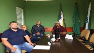 Presidente Julio Scheifer recebe visita de autoridades e empresários de Carambeí Presidente Julio Scheifer recebe visita de autoridades e empresários de Carambeí