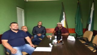 Presidente Julio Scheifer recebe visita  de autoridades e empresários de Carambeí