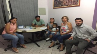 Vereadores Laertes Prestes e Ivonete Gobel Costa em reunião com professoras da rede municipal de educação. Vereadores Laertes Prestes e Ivonete Gobel Costa em reunião com professoras da rede municipal de educação.