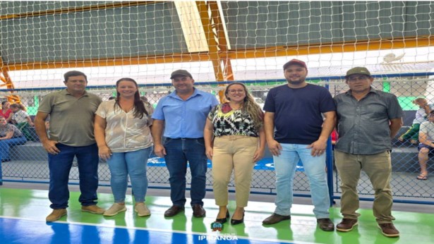 Vereadores participam de inauguração da quadra de esportes na Localidade de Lustosa.