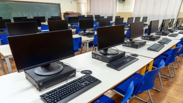Estudantes do terceirão da rede estadual do Paraná fazem simulado do Enem
