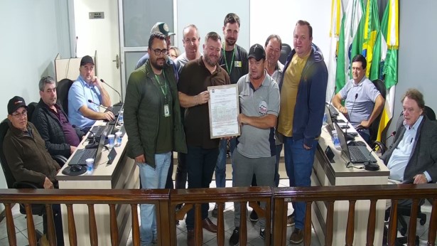 Motoristas da Secretaria de Saúde recebem homenagem na Câmara Municipal