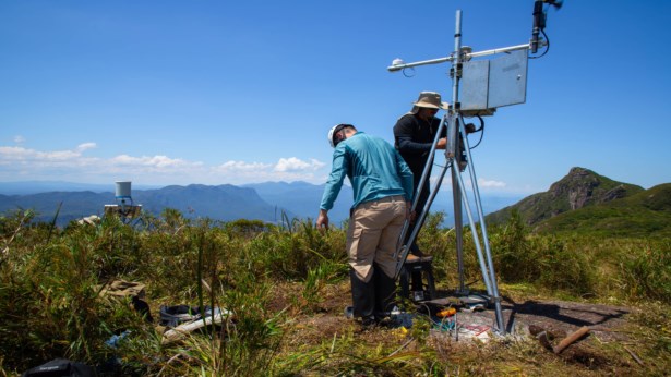 Nova estação meteorológica do Pico Marumbi vai orientar turistas e grupos de socorro