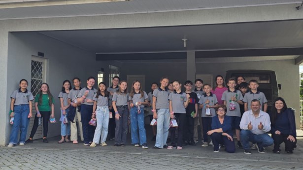 Vereadores Mirins participam de brincadeiras e gincanas, em homenagem ao mês das crianças.