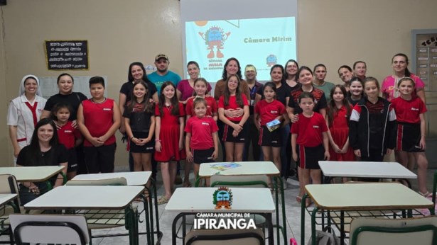 Alunos do Colégio Sagrada Família, recebem visita da Comissão Executiva do Projeto Câmara Mirim.